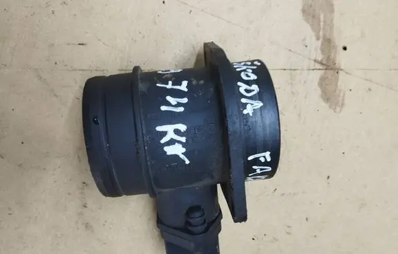 Skoda Fabia Mk1 (6Y) Mass air flow meter 0281002531 038906461B