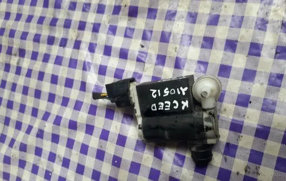 KIA Ceed Windscreen/windshield washer pump E13021168