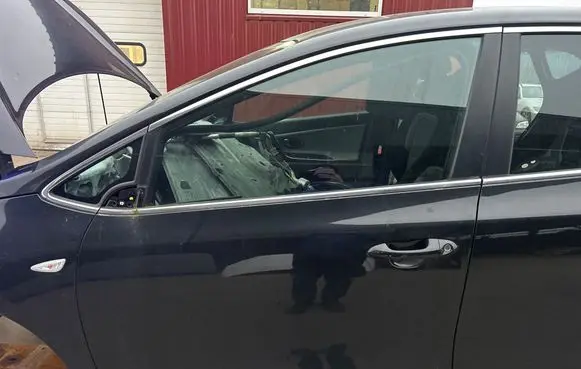 KIA Ceed Front door