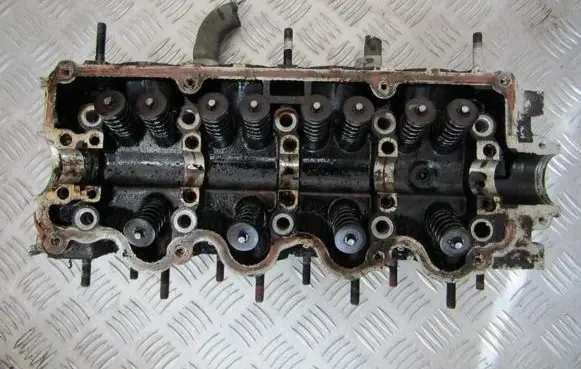 Hyundai Accent Engine head 