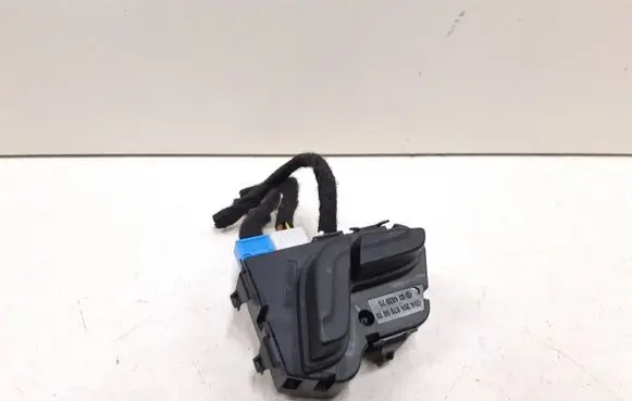 Mercedes-Benz C W204 Seat control switch A2048709010