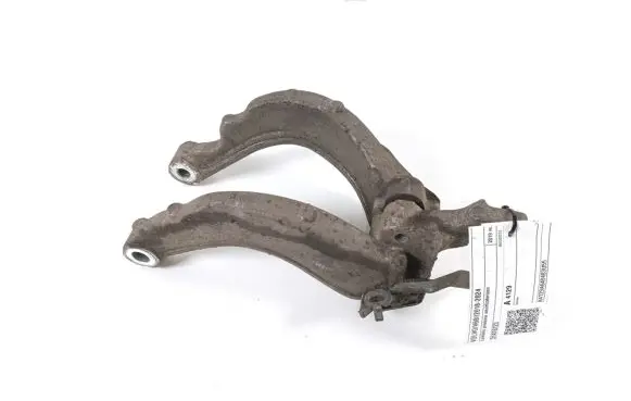 Volvo V60 Lower shock absorber bracket 31476123