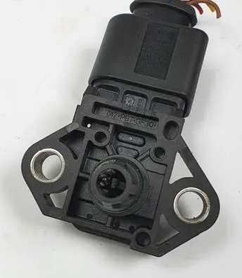 Volkswagen Polo V 6R Air pressure sensor 03G906051D