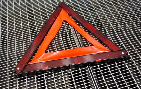 Audi A3 S3 8V Emergency warning sign 8K0860251