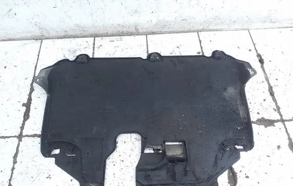 Ford Kuga I Engine splash shield/under tray 8V416P013AE