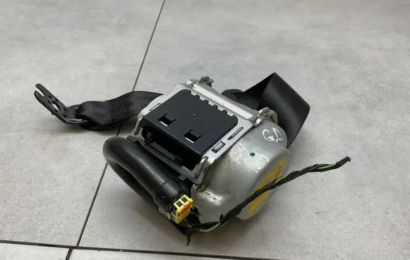 Audi A4 S4 B9 Rear seatbelt