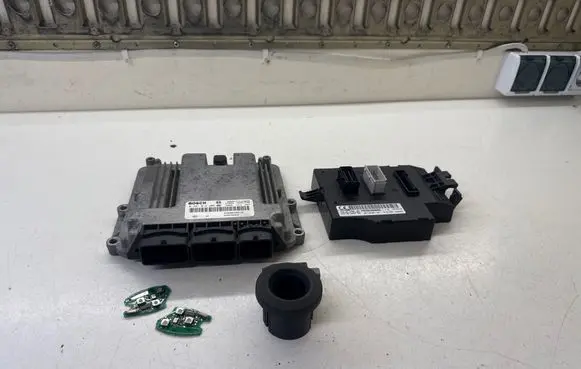 Opel Vivaro Engine ECU kit and lock set 0281014208 8200752059 8200666516