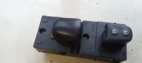 Nissan Juke I F15 Electric window control switch 254111KA0A