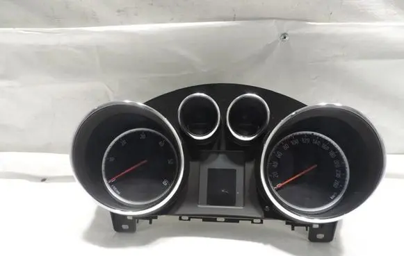 Opel Astra J Speedometer (instrument cluster) 13355355