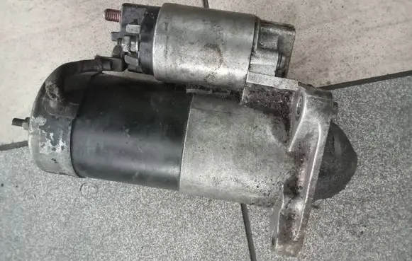 Opel Astra H Starter motor 000