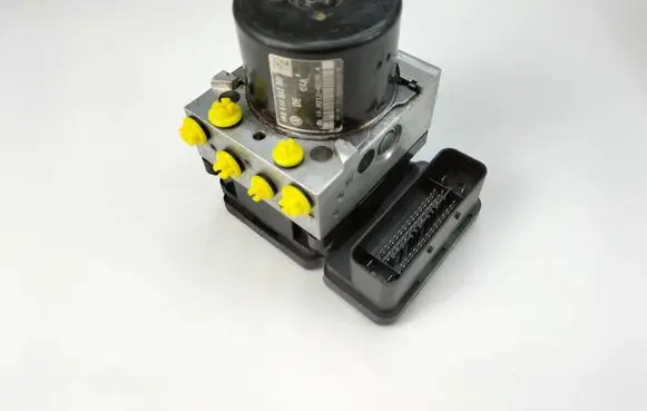 Volkswagen Golf VI ABS Pump 1K0907379AD 1K0614517BD