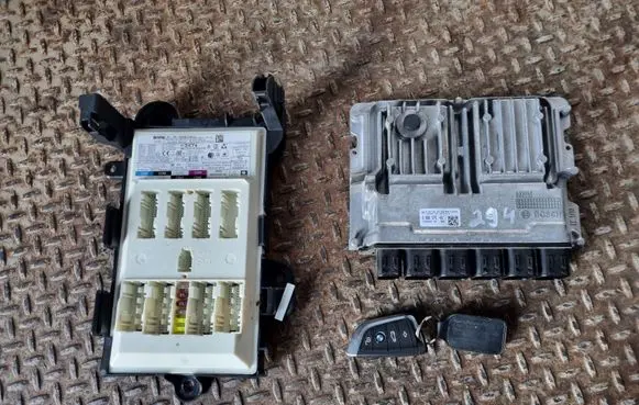 Engine ECU kit and lock set