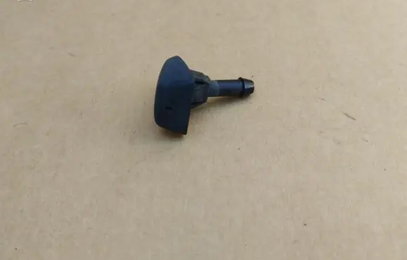 Volvo XC90 Windshield washer spray nozzle 