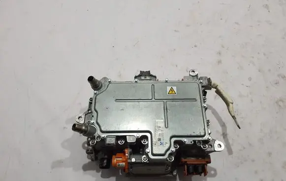 Voltage converter inverter