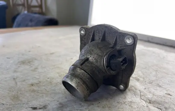 Thermostat/thermostat housing
