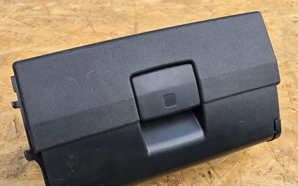 Audi A3 S3 8P Central console drawer/shelf pad 8P0881578