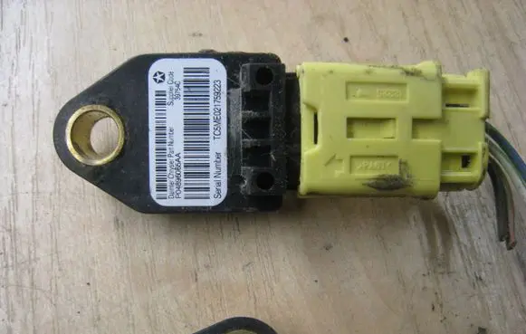 Dodge Caliber Airbag deployment crash/impact sensor P04896065AA