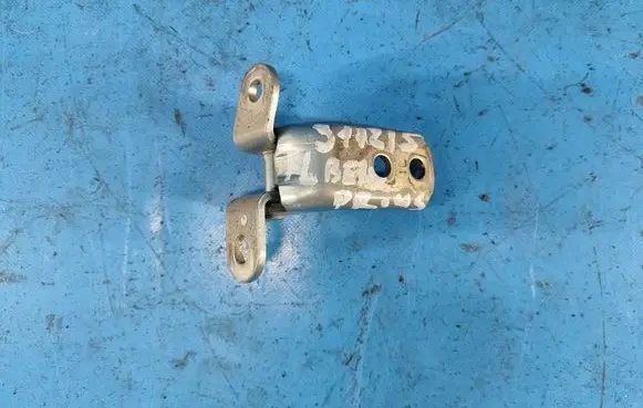 Toyota Prius (XW30) Front door hinge set 