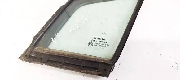 Toyota Avensis T270 Front door vent window glass four-door 6821605010 68216-05010