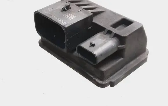 BMW 5 F10 F11 Glow plug pre-heat relay 8570087