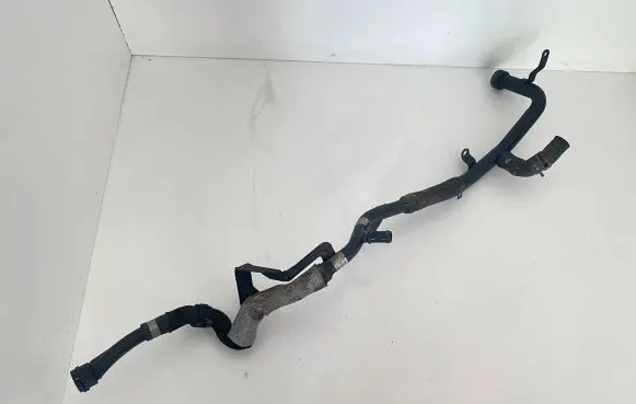 Volkswagen Touareg II Engine coolant pipe/hose 7P6121070AM