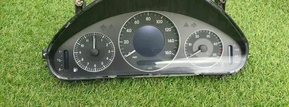 Mercedes-Benz E W211 Speedometer (instrument cluster) A2115407711