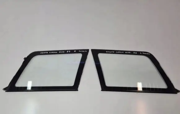 Toyota Corolla E90 Rear side window