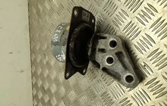 Cadillac SRX Engine mount bracket 20847581