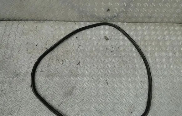 Porsche Macan (95B) Rubber seal sliding door (on door)