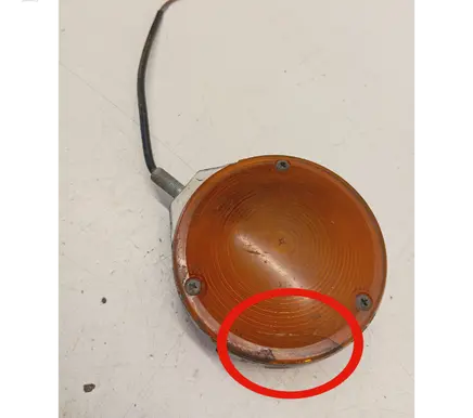 Front fender indicator light
