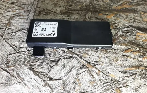 Opel Insignia A Door central lock control unit/module 13503204