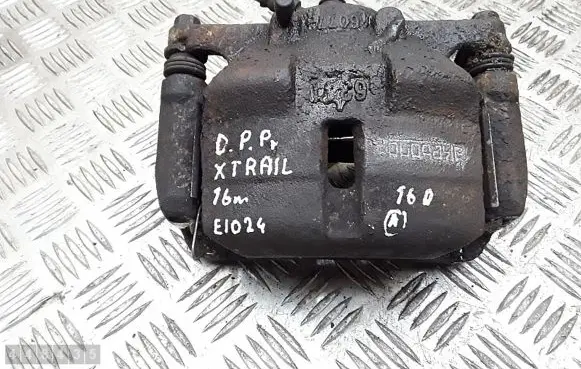 Nissan X-Trail T32 Front brake caliper