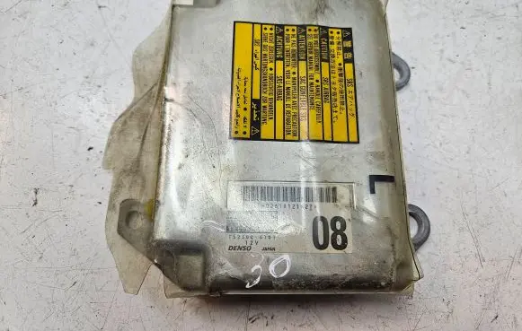 Toyota Land Cruiser (J120) Airbag control unit/module 8917060130