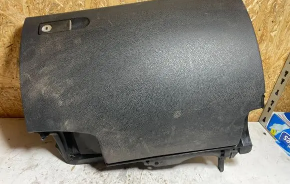 Mercedes-Benz C W204 Glove box A2046802691 0000758854 20100511T051