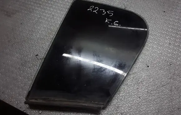 Opel Astra H Rear vent window glass 