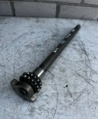 Mercedes-Benz E W211 Oil pump balance shaft 6420300172