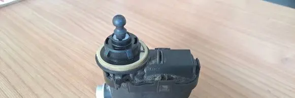Headlight level adjustment motor