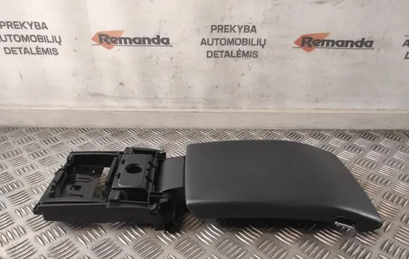 Volvo V70 Armrest 1303437