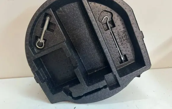 Mazda 2 Tool set DB5J688MX