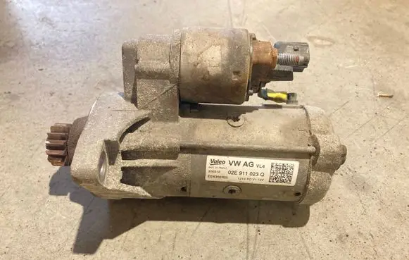 Volkswagen Sharan Starter motor 02E911023Q