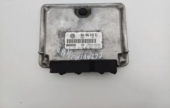 Skoda Octavia Mk1 (1U) Engine control unit/module 06A906018DJ 0261206144
