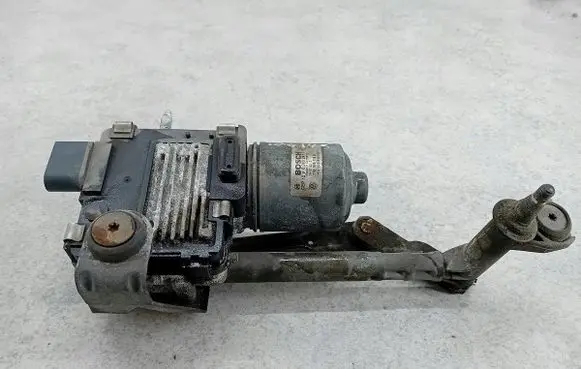 Volkswagen Touran I Front wiper linkage 