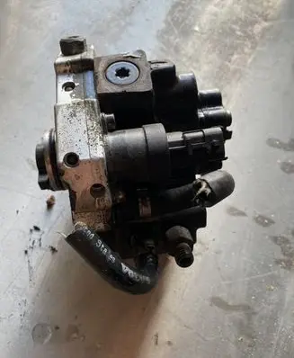 Volvo S60 Fuel injection high pressure pump 0445010043 8689590