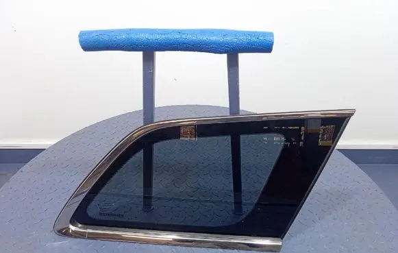 Jeep Grand Cherokee Rear side window