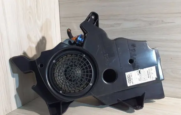 Audi A3 S3 8P Subwoofer speaker 8P3035382D