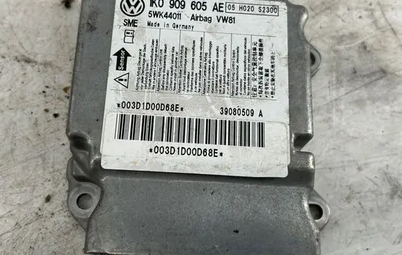 Volkswagen Scirocco Airbag control unit/module 1K0909605AE 39080509A 003D1D00D68E