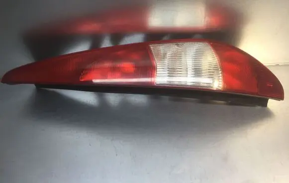 Ford Mondeo Mk III Rear/tail lights 1S7113404
