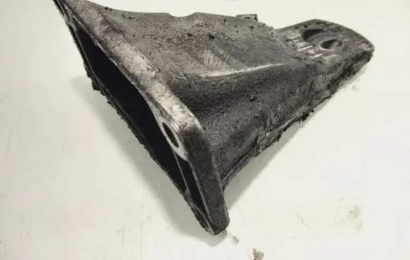 BMW 5 E60 E61 Engine mounting bracket 6761150 22116761150