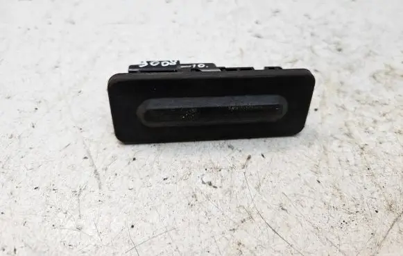 Peugeot 3008 II Tailgate opening switch 9827560380