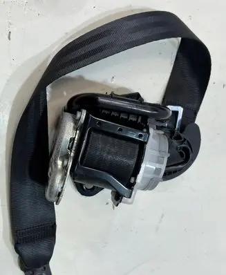 Seat Leon (5F) Front seatbelt